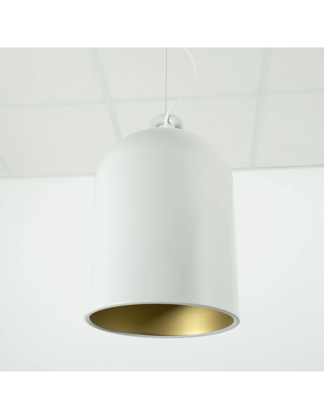 lámpara industrial vintage  idónea para iluminar diseños o decoraciones de estilo industrial-vintage