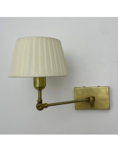 lamp structure with articulated arm and canonically shaped lampshade