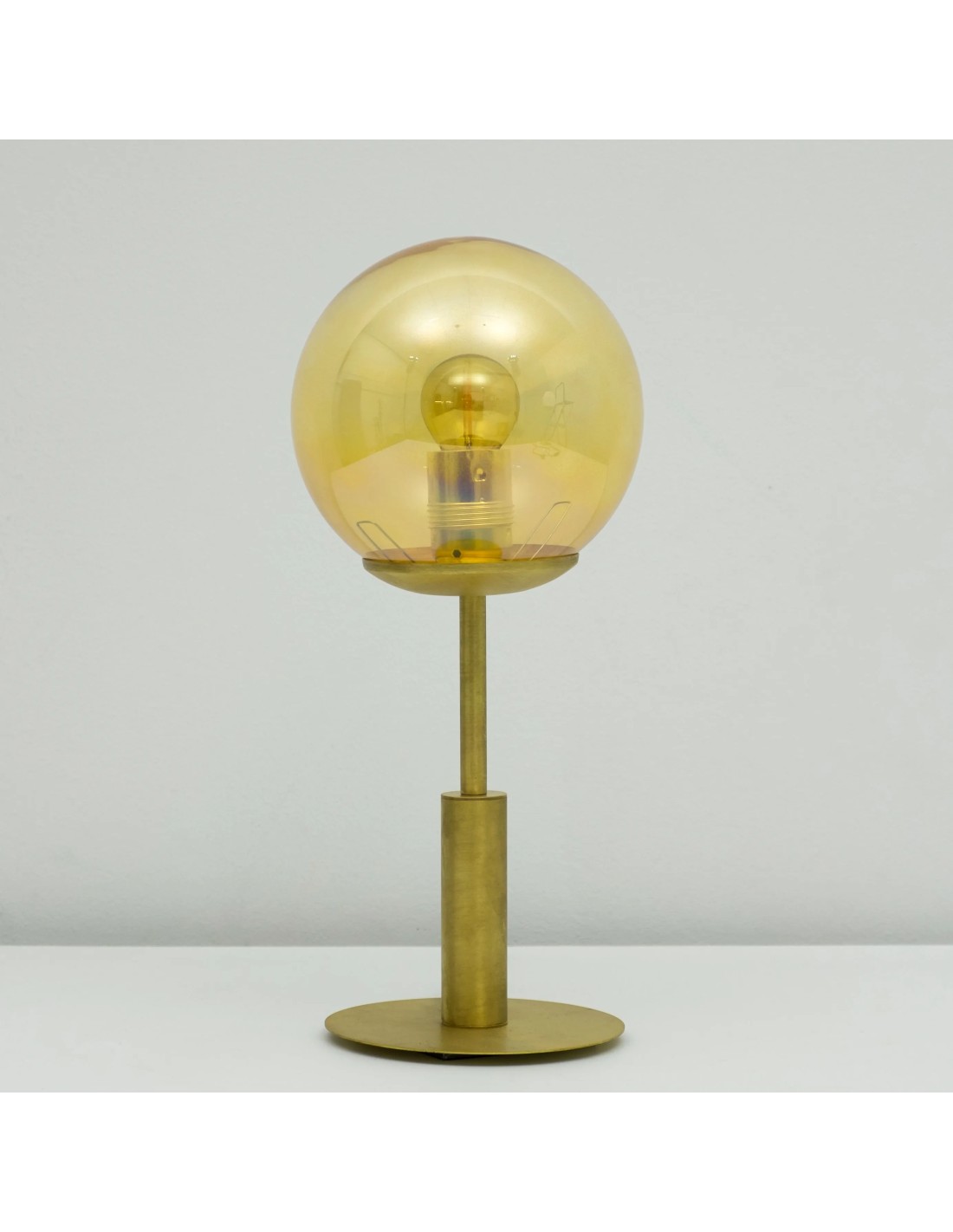 lámpara de mesa estilo vintage con tecnología LED