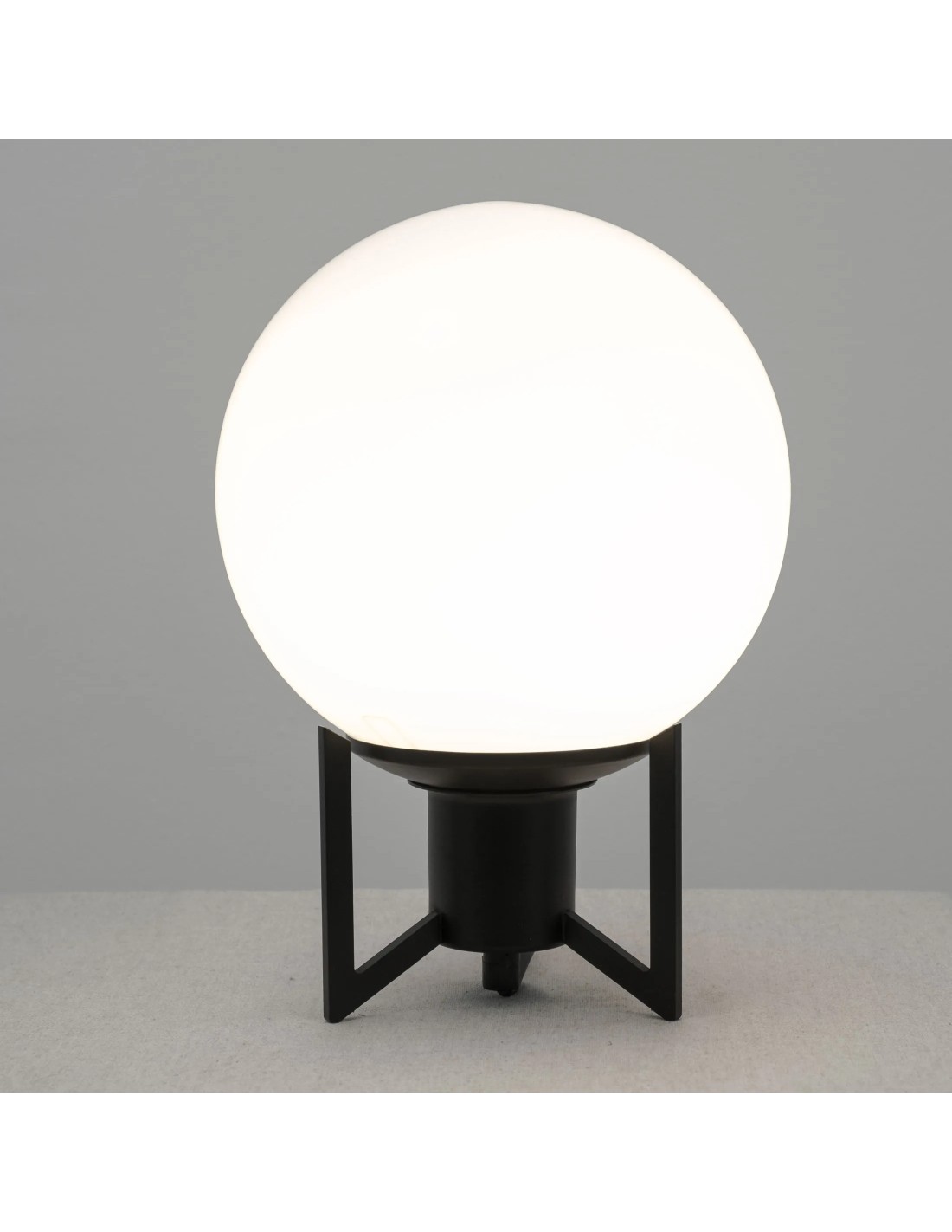 Lámpara de mesa vintage bola cristal blanca opalizada con estructura negra