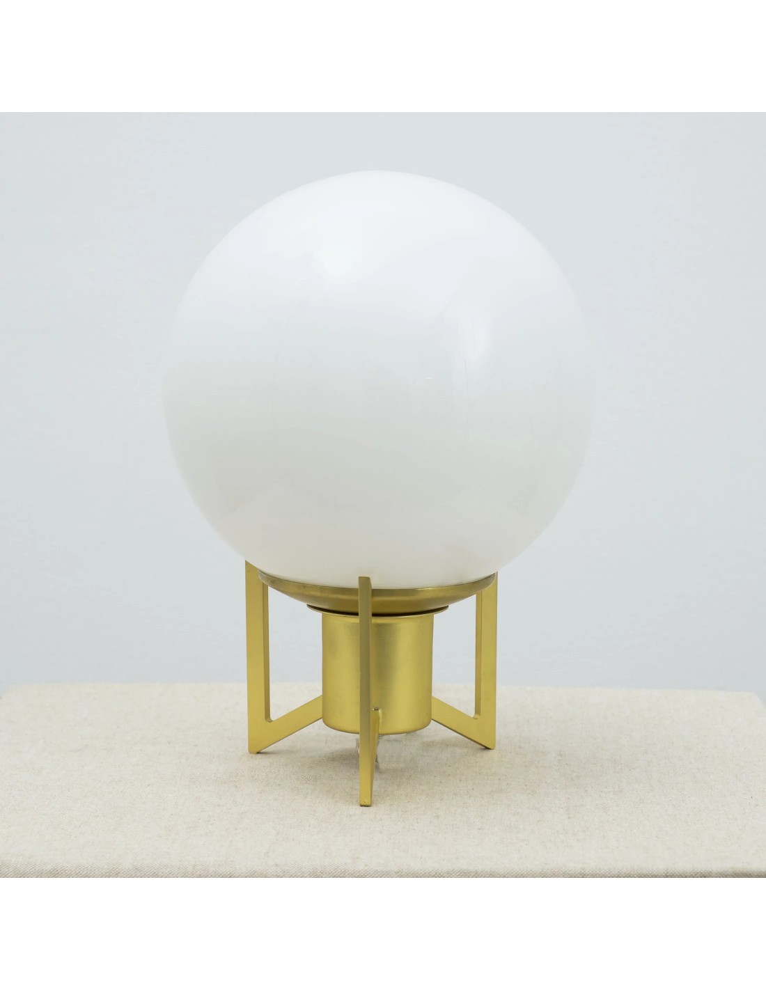 Lámpara de mesa vintage en color dorado oro