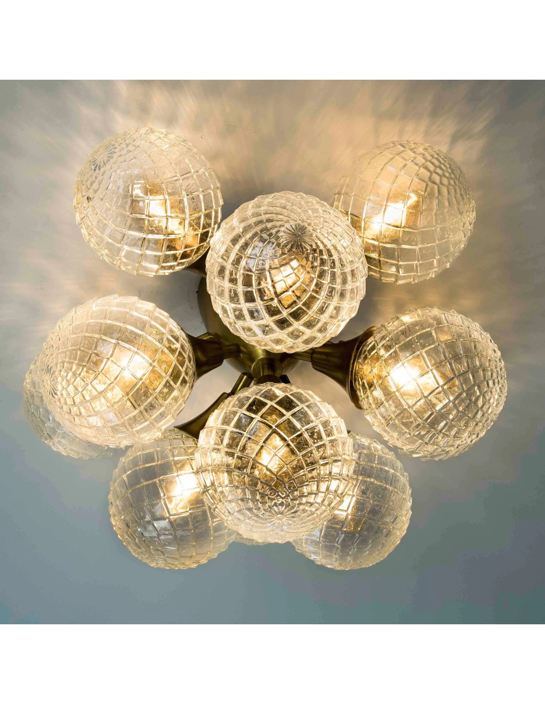 luminaria vintage empotrable formada por 11 bolas de cristal