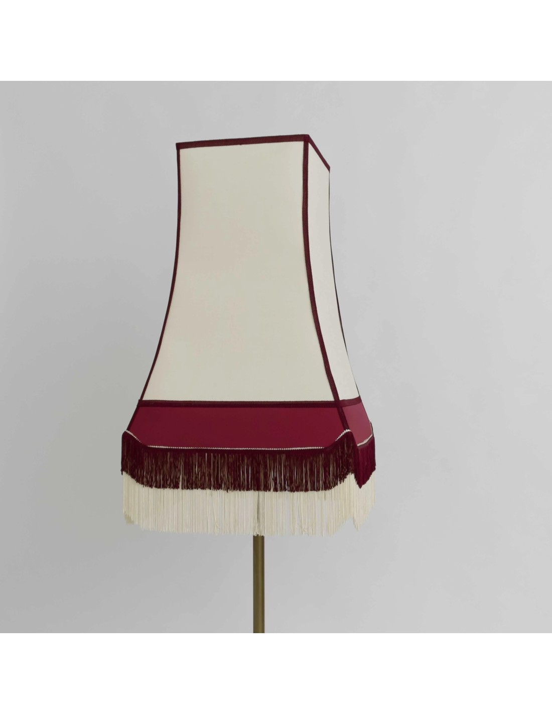 lámpara con tela de rafia granate  de un sofisticado estilo vintage
