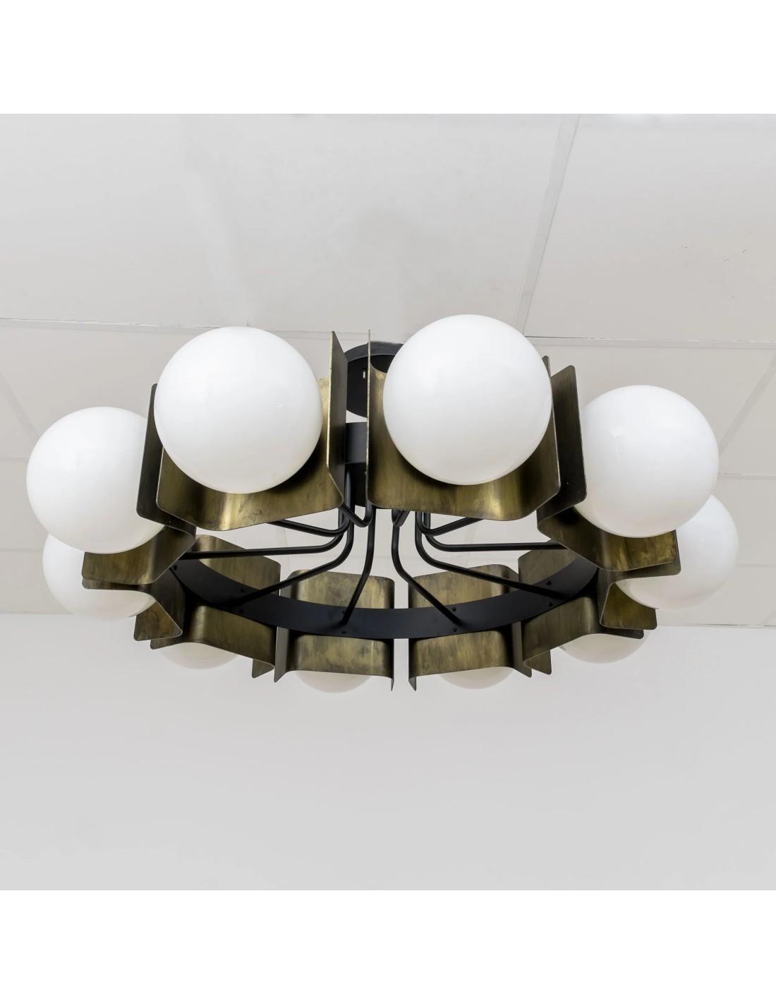 lámpara de techo vintage de gran medida  con bolas de cristal opalizadas