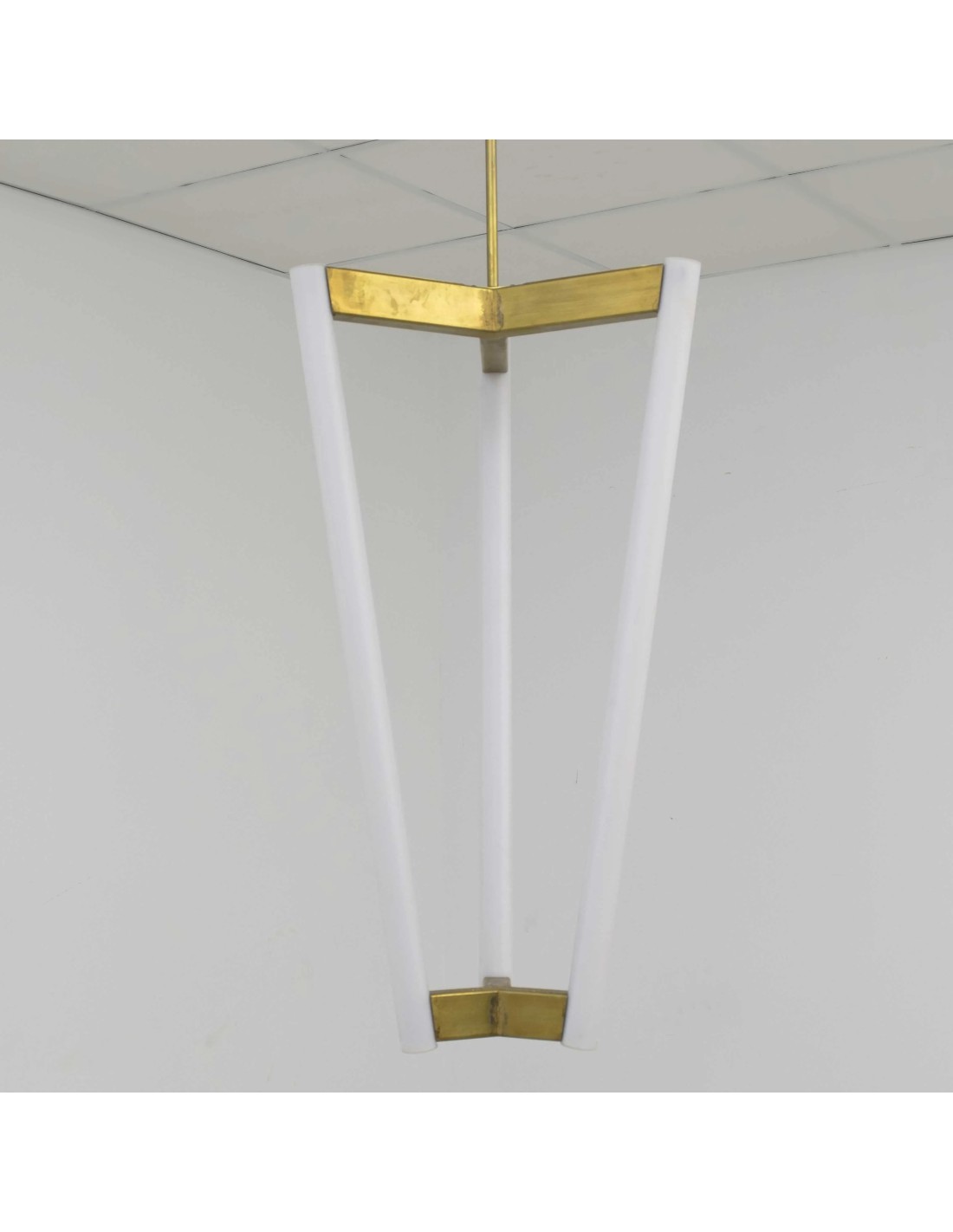 lámpara de techo vintage estética con  tres tubos de policarbonato