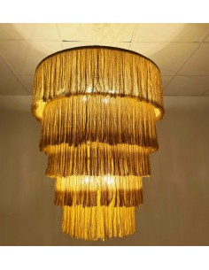 lámpara vintage total una altura de 90cm de longitud con la cascada de flecos incluida