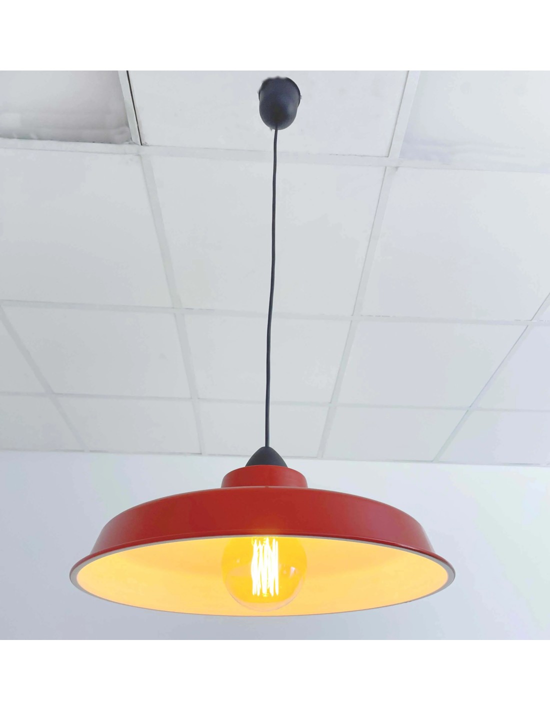 lámparas de techo industrial con un portalámparas LED de casquillo E27 de máximo 15W.