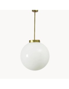 lámpara de techo colgante con bola de cristal en acabado opal brillante y cuerpo con efecto latón envejecido