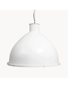 lámpara de techo vintage fabricada con una estructura metálica y un marcado diseño industrial