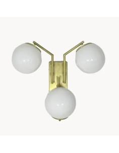 fabricado con tres brazos que sujetan tres bolas de cristal opalizadas de Ø16cm.
