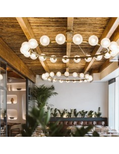 lámparas vintage producen un precioso efecto luminoso en el techo y en las paredes.