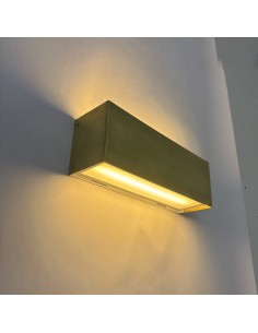 Aplique de pared estilo vintage con luz difusa y cálida.