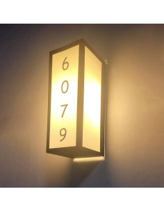 Aplique de pared luminoso LED personalizable con números grandes, diseño moderno en metal y metacrilato 2