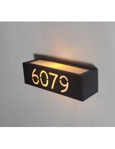 Rótulo iluminado metálico con números modernos ideal para señalización de habitaciones y espacios comerciales 2