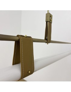 Detail of the Unai ceiling lamp with brass structure and warm LED light.