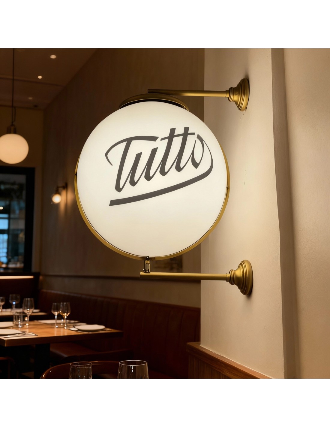 Rótulo personalizado con forma esférica y luz integrada