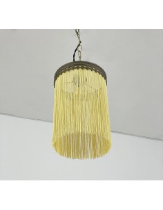 Elegancia vintage con flecos que transforman la luz en una atmósfera cálida y envolvente. 2