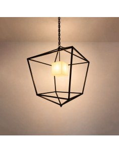 Lámpara colgante tipo farol con estructura geométrica en metal negro y cubo central de metacrilato iluminado. 2