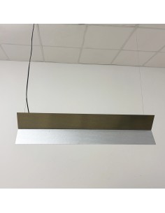 Lámpara de techo Galva en metal galvanizado plata con diseño lineal industrial.