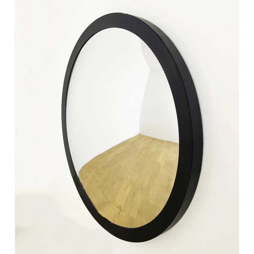 espejo  fabricado con un elegante marco en color negro