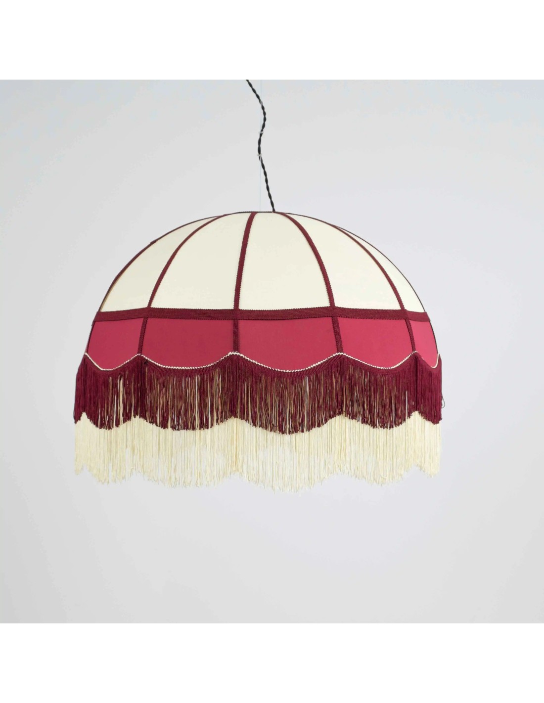 lámpara de techo colgante de fácil instalación que es perfecta para iluminar salones